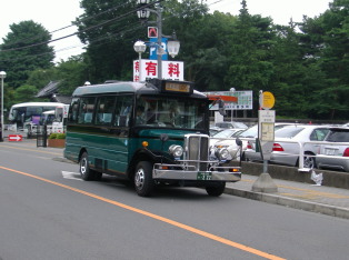 sightseeing bus